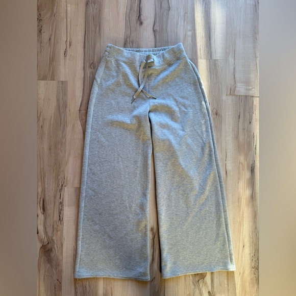 SPANX AirEssentials
Wide Leg Pant - lounge large - Picture 3 of 8